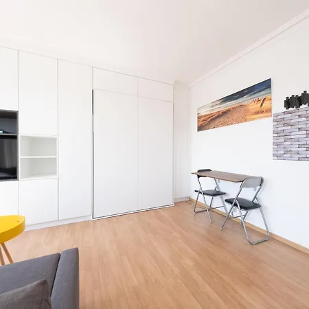 By Zeedijk Beach, Cleaning Included Apartamento