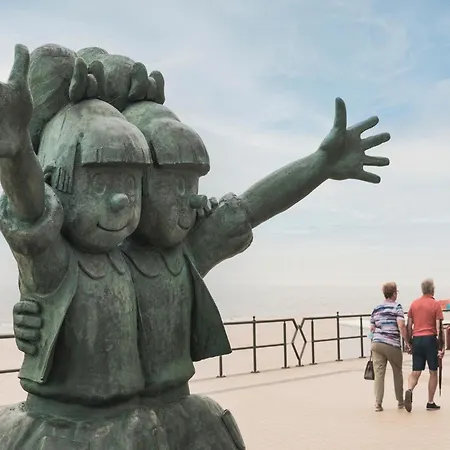 By Zeedijk Beach, Cleaning Included Middelkerke